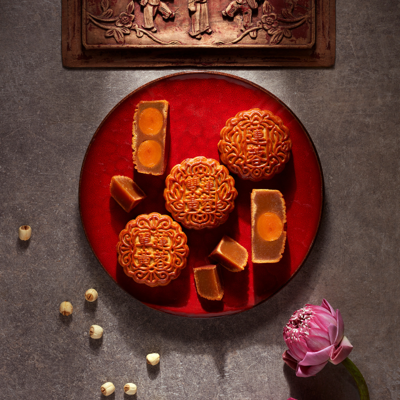 红莲蓉月饼 Lotus Paste Mooncake